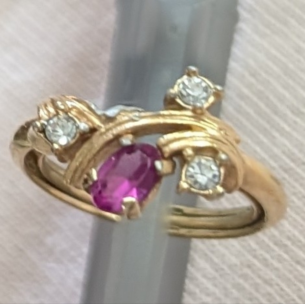 Pretty Avon Vintage Royal Radiance Simulated Ruby & Rhinestone Ring   Sz 6.5/7 - Picture 2 of 6